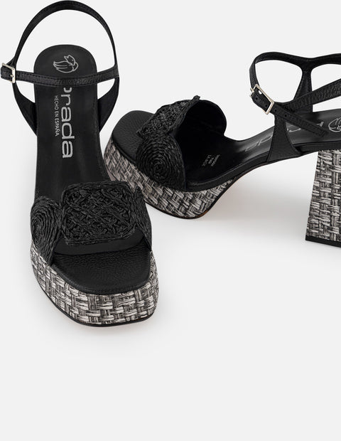 Sandalias negras en rafia para mujer con plataforma y grabado tipo canasta