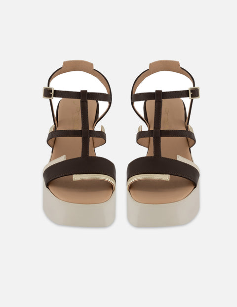 Sandalias café piel para mujer con tiras en contraste