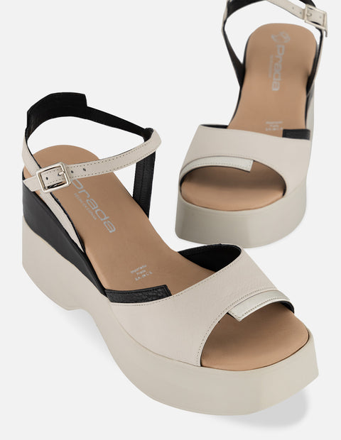 Sandalias blancas en piel con herraje metálico y plataforma para mujer