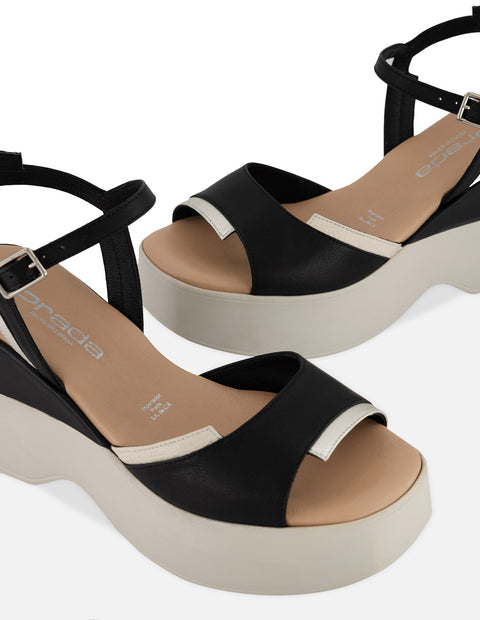 Sandalias negro piel para mujer con tiras combinadas