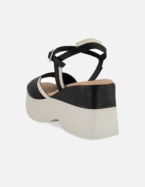 Sandalias negro piel para mujer con tiras combinadas