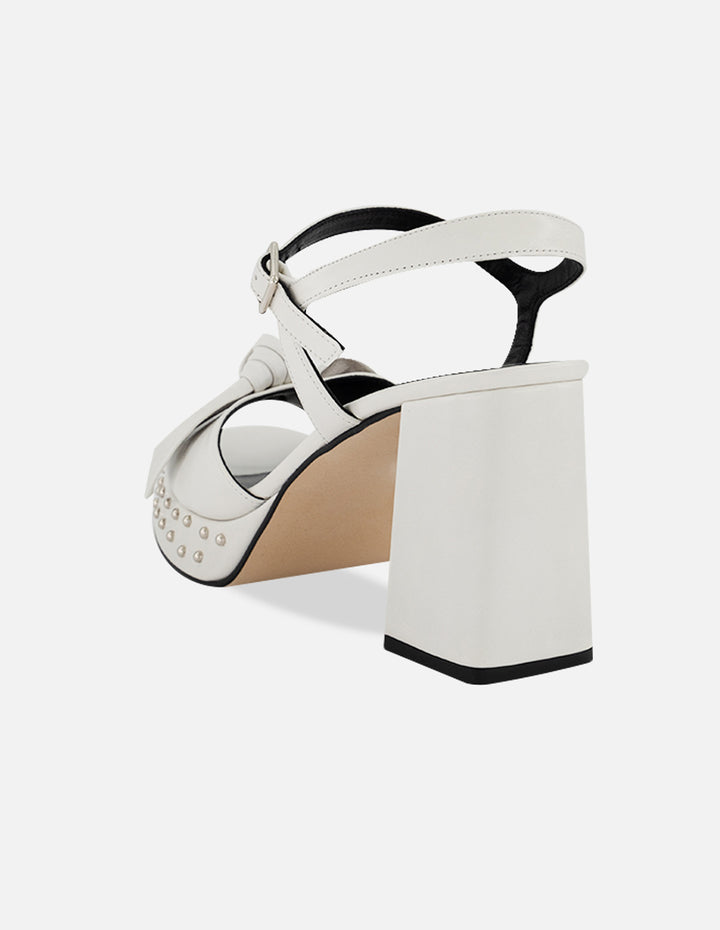 Sandalias blanco piel para mujer con moño suave frontal