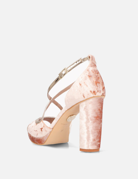 Sandalia cruzada en velvet nude