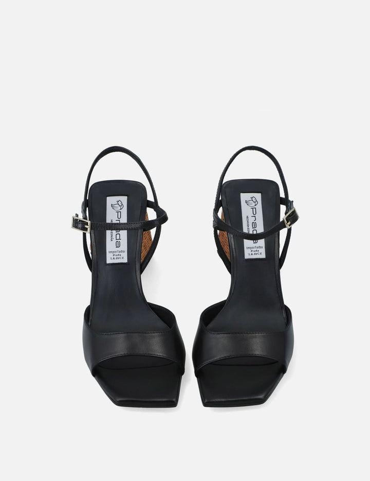 Sandalia de tiras en piel napa negra