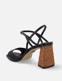 Sandalia de tiras en piel napa negra