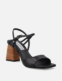 Sandalia de tiras en piel napa negra