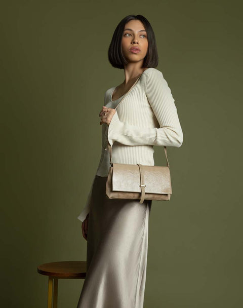 Bolso bandolera en piel charol y ante taupe para mujer