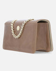 Bolso clutch en piel marrón con cadena oro ajustable para mujer