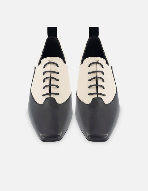 Zapato Oxford de piel bicolor para mujer con cordones tubulares