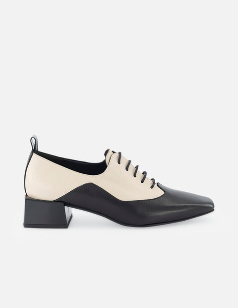 Zapato Oxford de piel bicolor para mujer con cordones tubulares