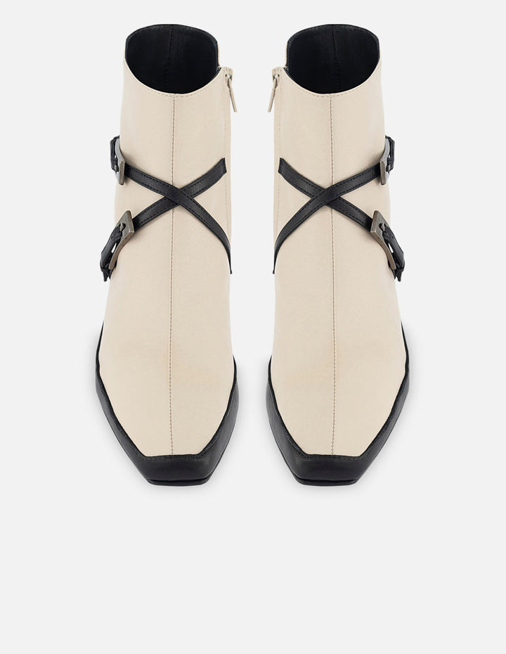 Botín de piel color blanco para mujer con detalles en contraste