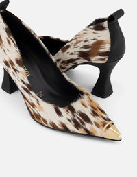 Zapatilla café pelo para mujer con pelo en tonos cafés