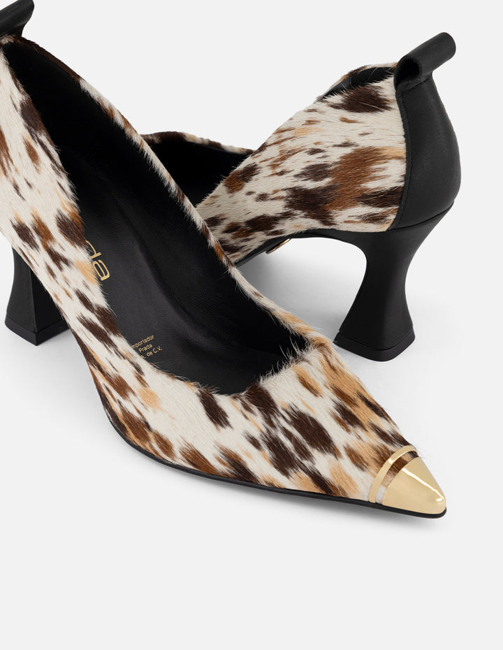 Zapatilla café pelo para mujer con pelo en tonos cafés