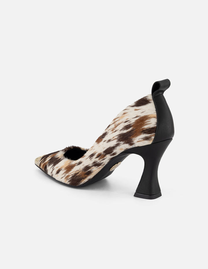 Zapatilla café pelo para mujer con pelo en tonos cafés