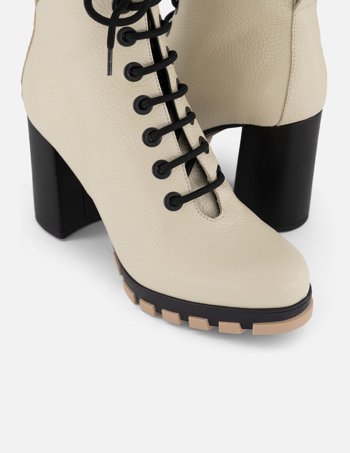 Botines blancos piel bombeada para mujer con suela track