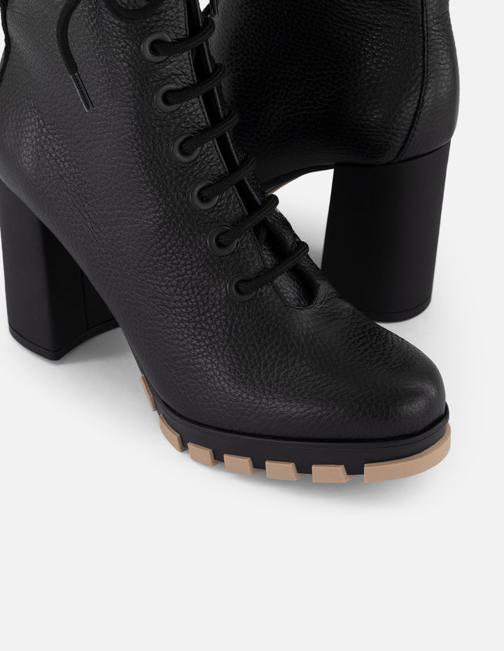 Botines negros piel bombeada para mujer con suela track