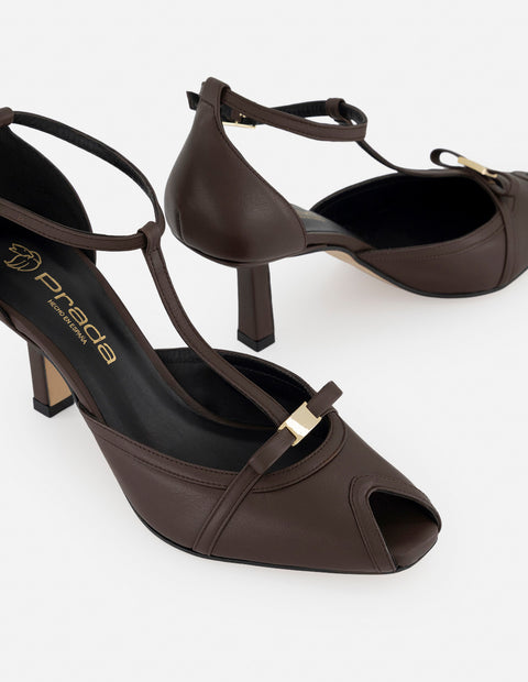 Sandalias café piel para mujer con pulsera en T