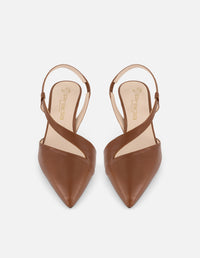 Zapatilla café piel para mujer con escote asimétrico