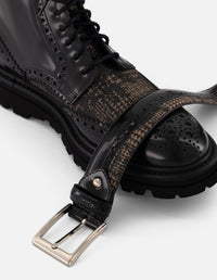 Bota negra piel y textil para hombre con combinación de materiales