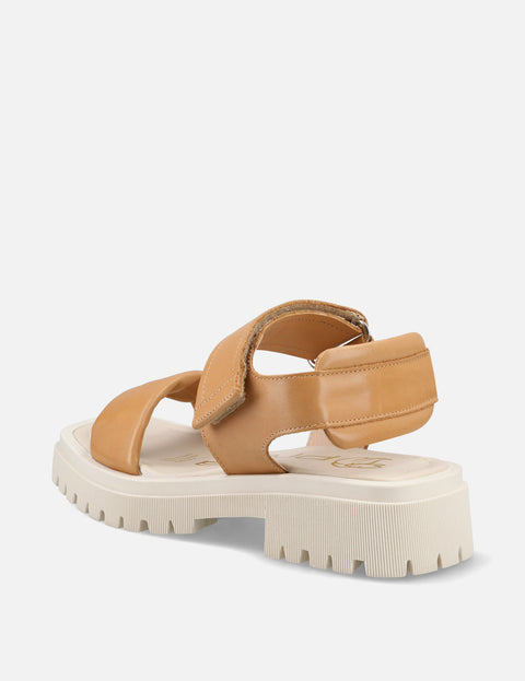Sandalia flat doble tira en piel napa color cuero