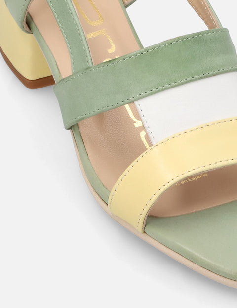 Sandalia tacón bajo en piel multicolor