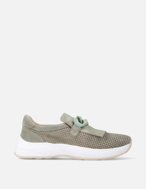 Tenis en piel ante con picado en color verde