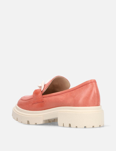 Mocasín suela dentada en piel napa color coral
