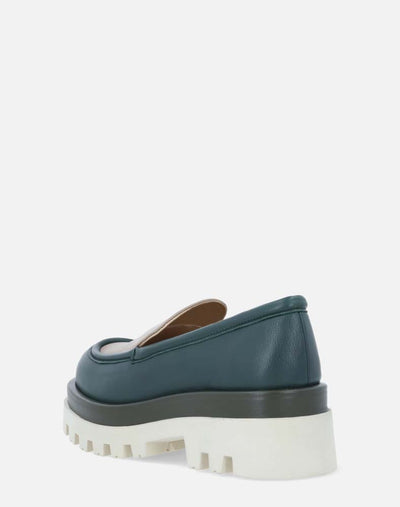 Mocasín en piel bicolor y suela dentada para mujer