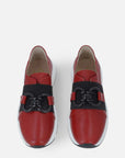 Zapato deportivo en piel napa color rojo con hebilla metálica para mujer