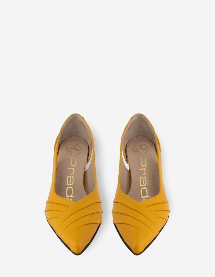 Zapatilla en piel napa color mostaza para mujer