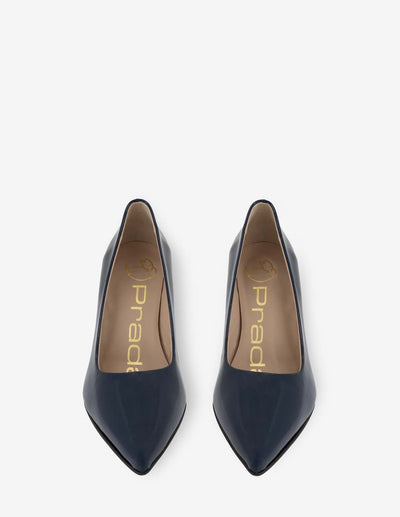 Zapatilla de piel charol color azul para mujer