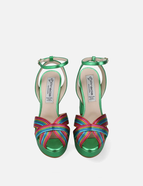 Sandalia con plataforma en piel metalizada color verde