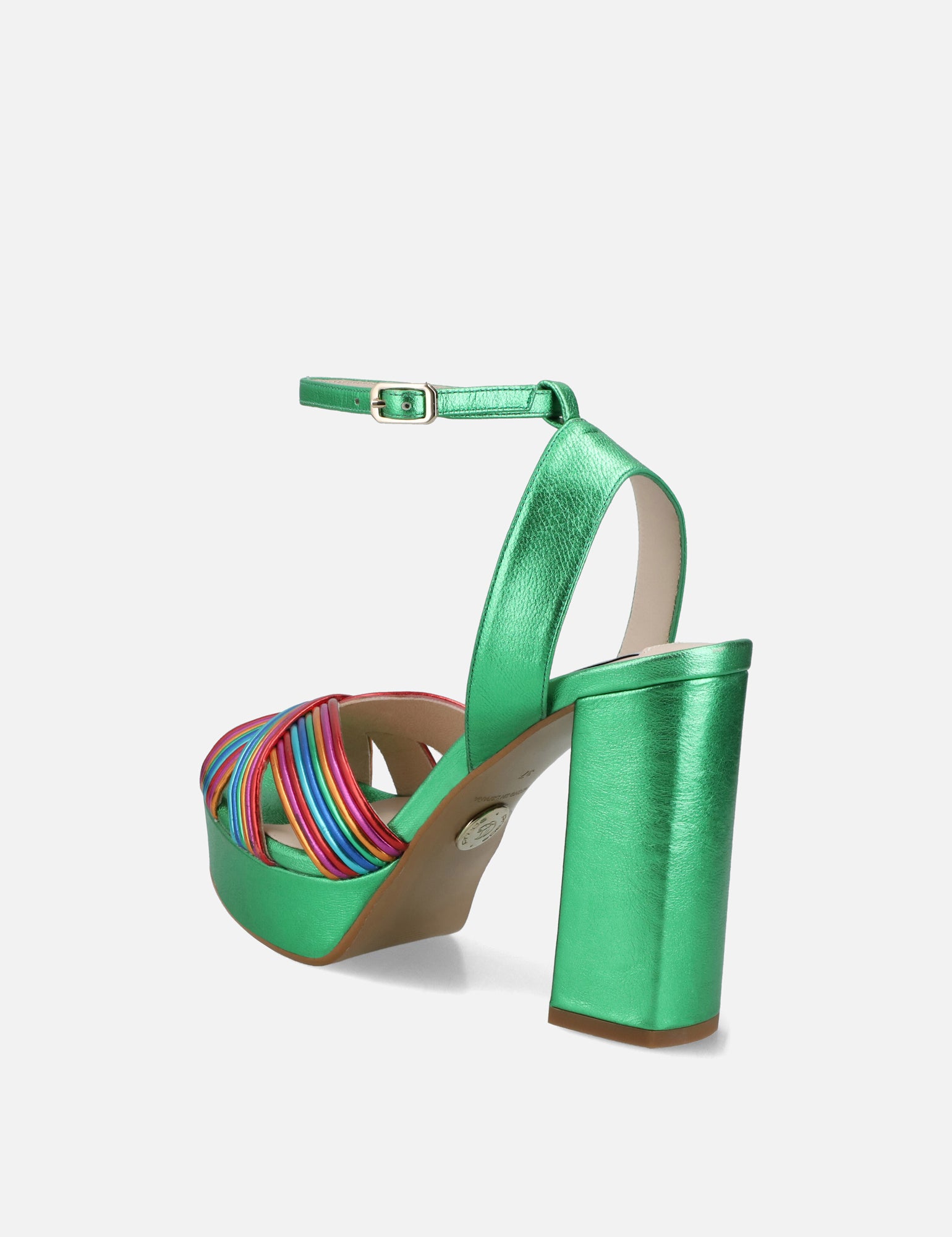 Sandalia con plataforma en piel metalizada color verde