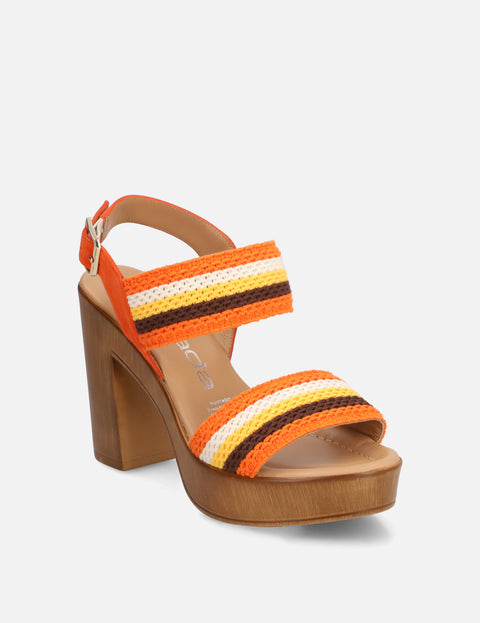 Sandalia con tiras apariencia crochet naranja