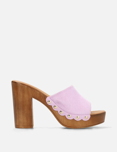 Mule con tachas en piel ante color lila