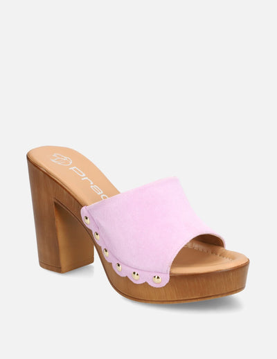 Mule con tachas en piel ante color lila