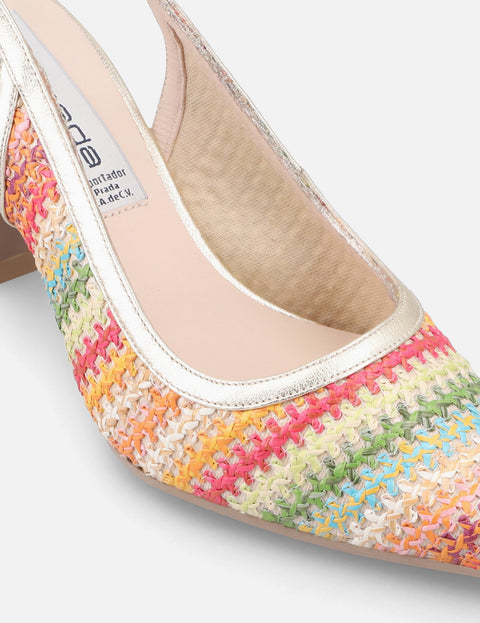 Zapatilla destalonada con pala de textil tipo crochet
