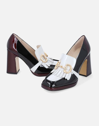 Mocasín en piel charol con bloques de color y hebilla color oro  para mujer
