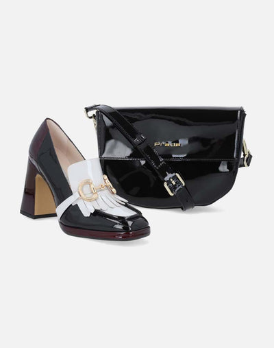 Mocasín en piel charol con bloques de color y hebilla color oro  para mujer