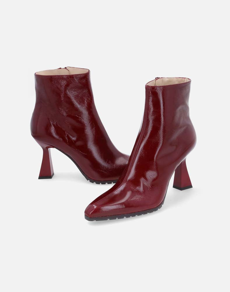 Botas de charol online color vino