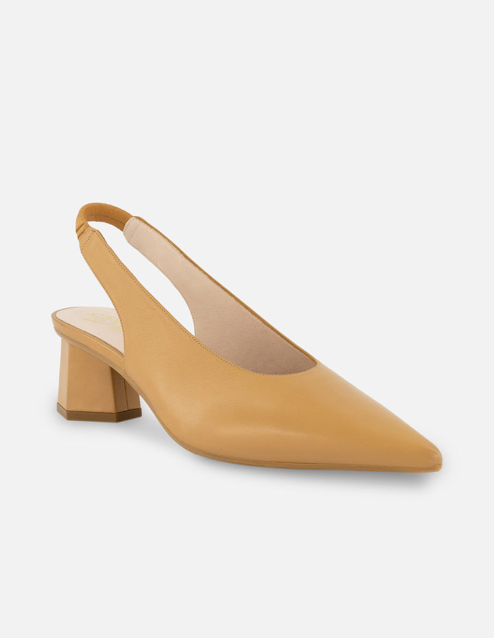 Zapatilla destalonada de piel color cuero para mujer