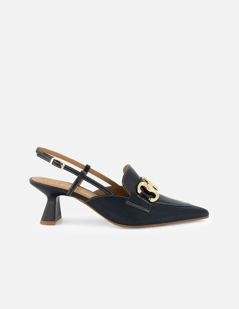 Zapatilla destalonada de charol color azul para mujer con hebillas color dorado