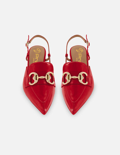 Zapatilla destalonada de charol color rojo para mujer con hebillas color dorado