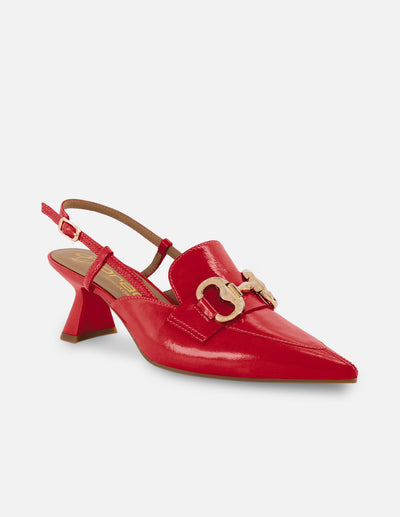 Zapatilla destalonada de charol color rojo para mujer con hebillas color dorado