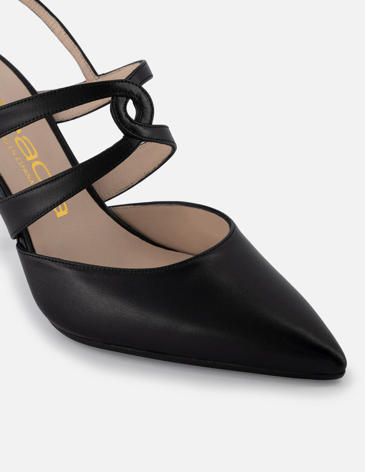 Zapato destalonado de piel color negro para mujer con tiras