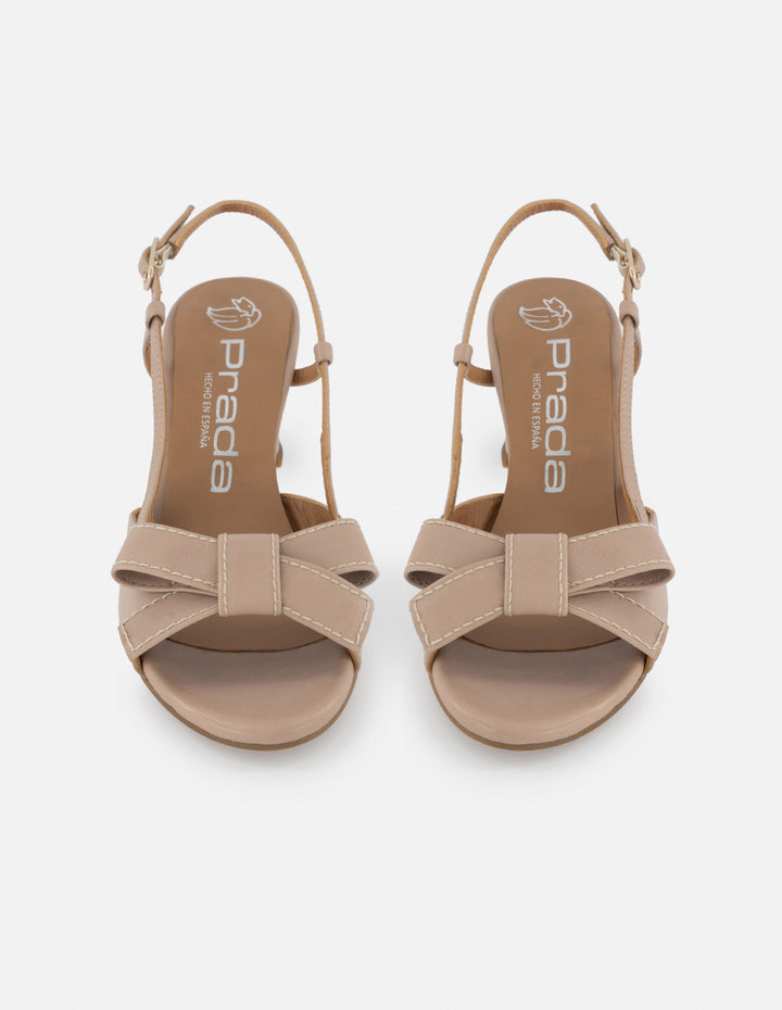 Sandalia destalonada de piel color nude para mujer con detalle de moño