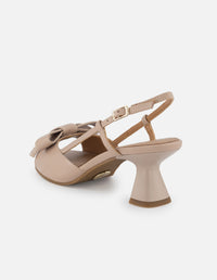 Sandalia destalonada de piel color nude para mujer con detalle de moño