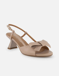 Sandalia destalonada de piel color nude para mujer con detalle de moño