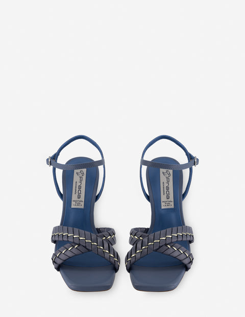 Sandalia de piel trenzada color azul para mujer