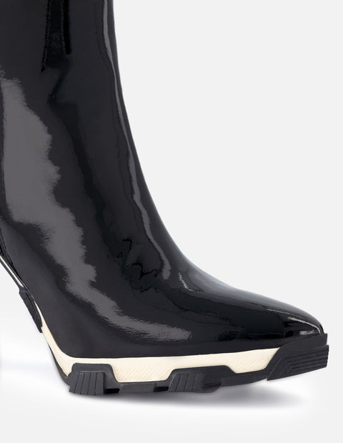 Botin para mujer de piel charol color negro con detalles en color blanco